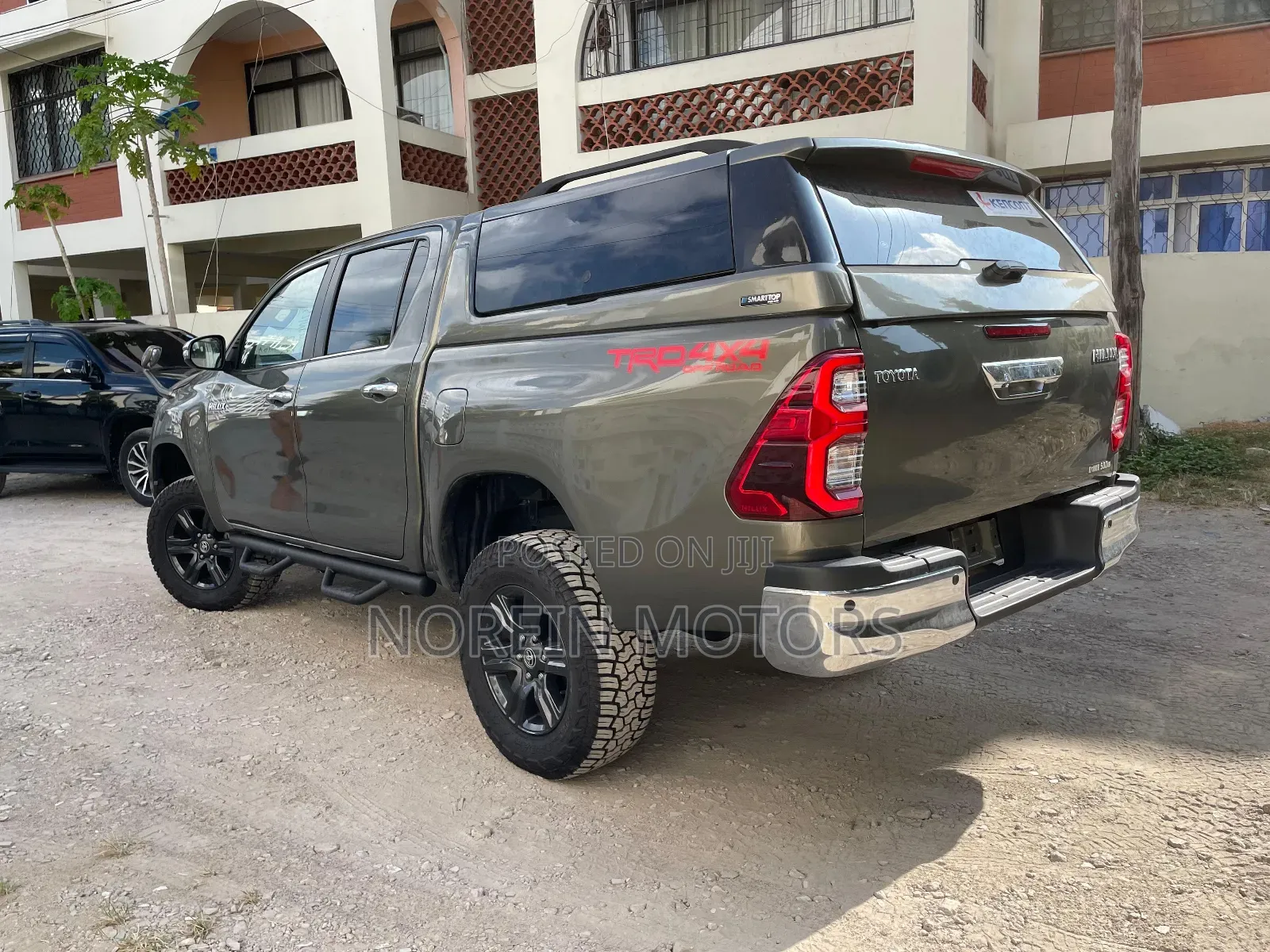 Toyota Hilux 2022 Gray
