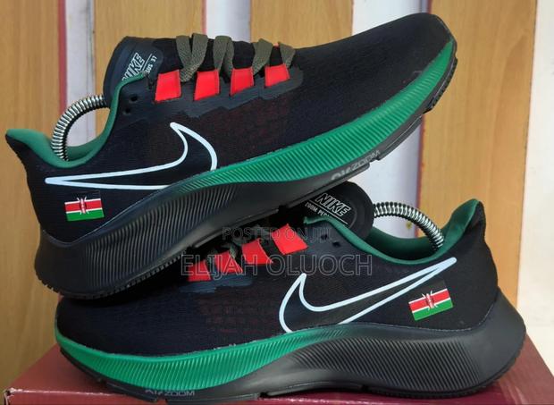 Nike Air Zoom Pegasus 37 Running Shoes in a Black, - thumbnail 2