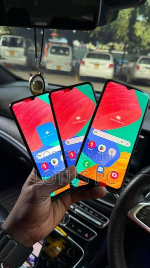 Samsung Galaxy M33 128 GB Blue - main view