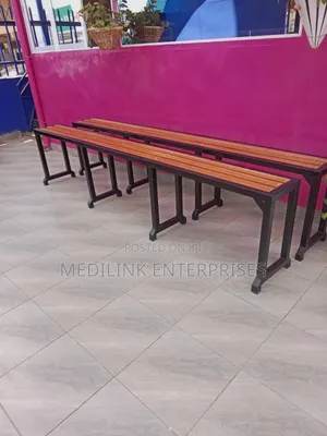 Customized Waiting Bay Benches Wooden Metallic