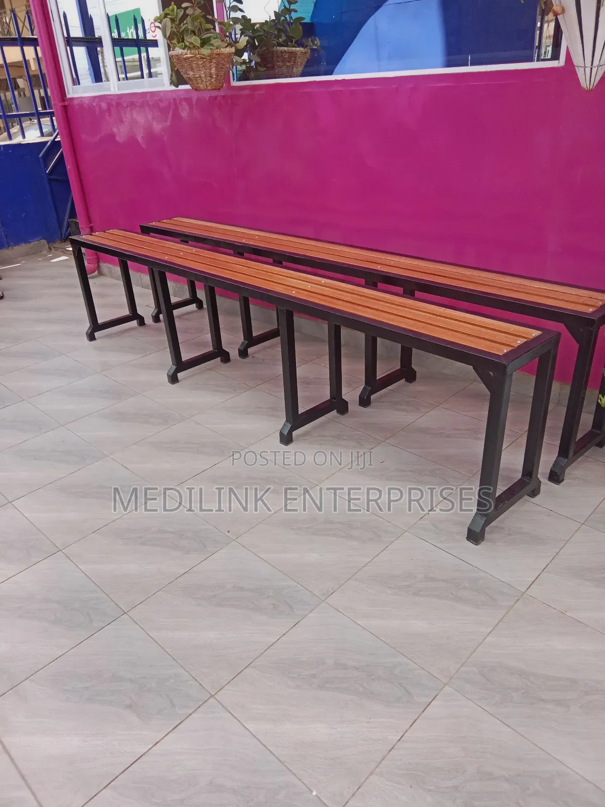 Customized Waiting Bay Benches Wooden Metallic