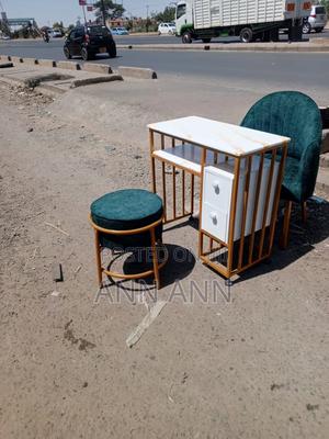Salon Seat and Table