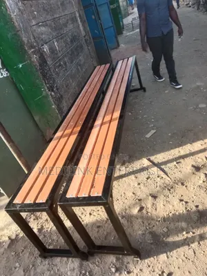 Customized Pie Waiting Bay Benches