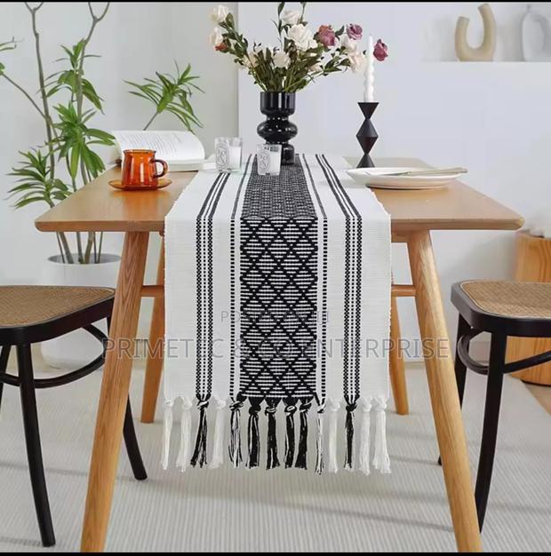 Braided Woven Textured Table Runner With Tassels + 6pcs Mats - thumbnail 2