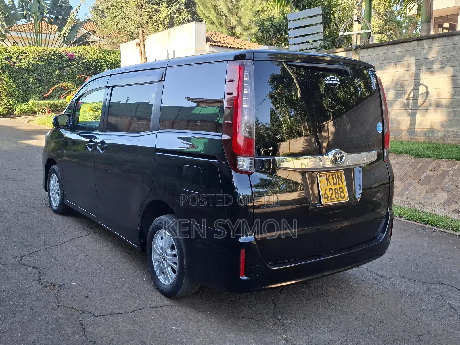 Toyota Noah 2.0 FWD (8 Seater) 2016 Black