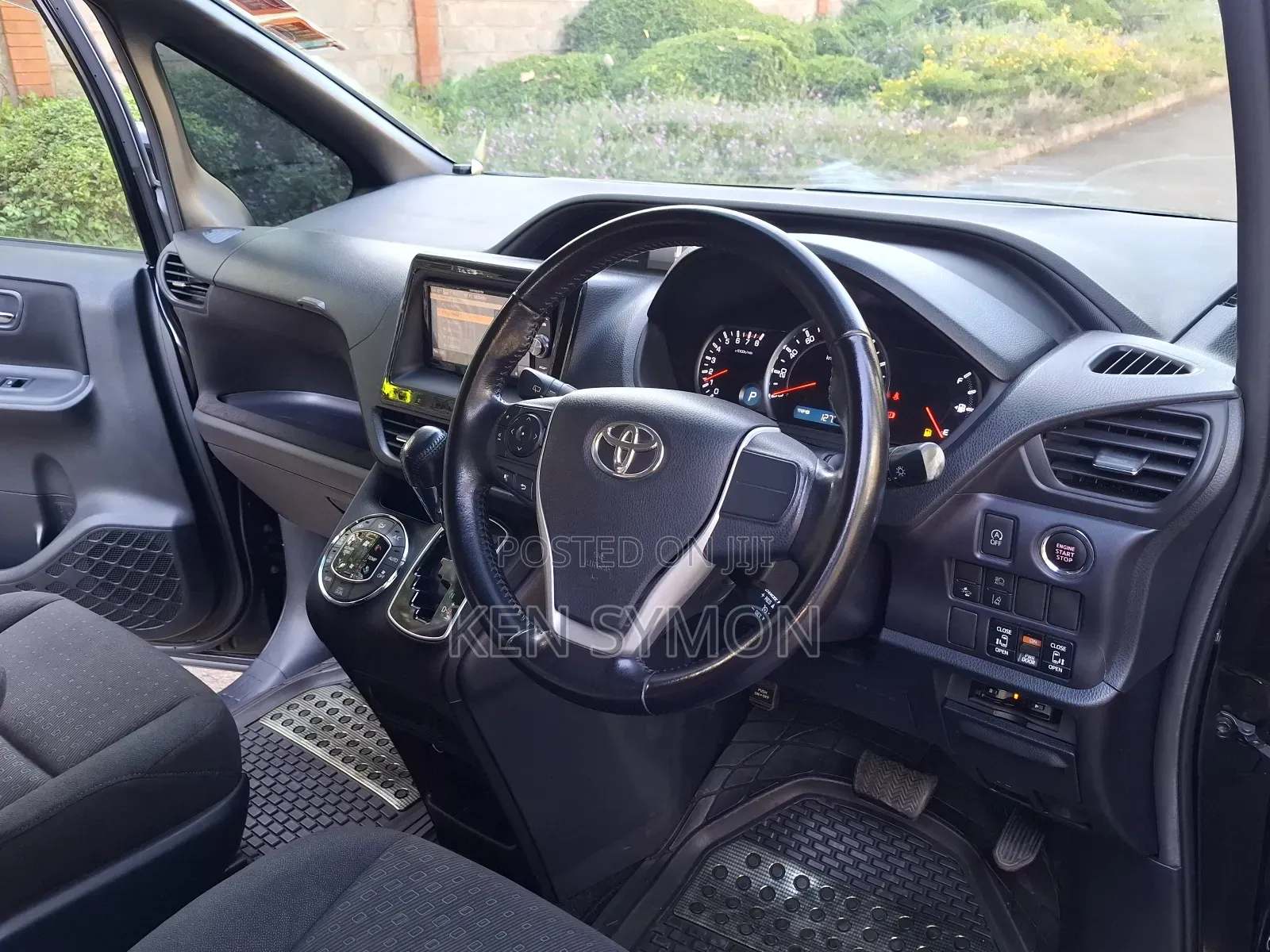 Toyota Noah 2.0 FWD (8 Seater) 2016 Black