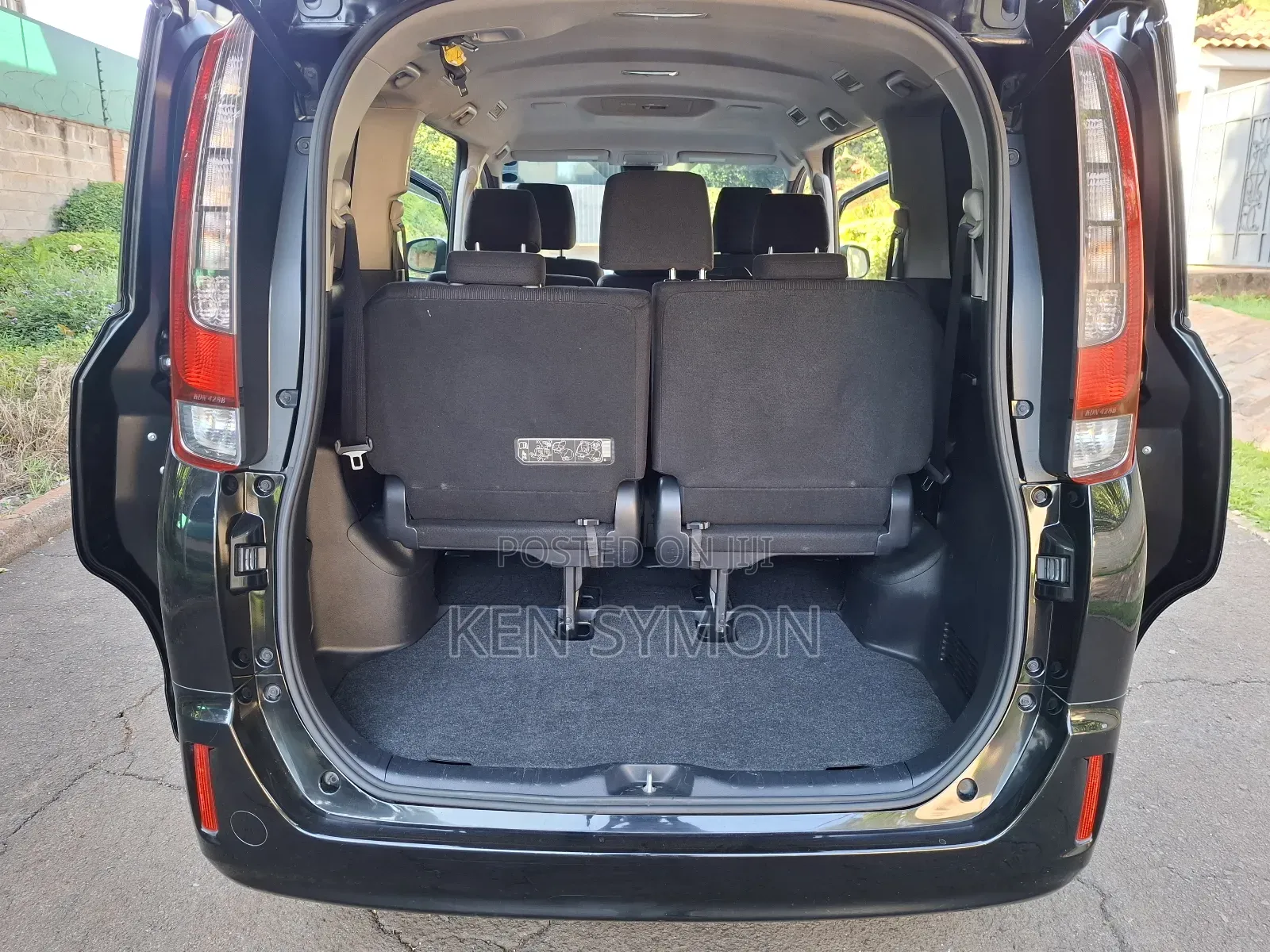 Toyota Noah 2.0 FWD (8 Seater) 2016 Black
