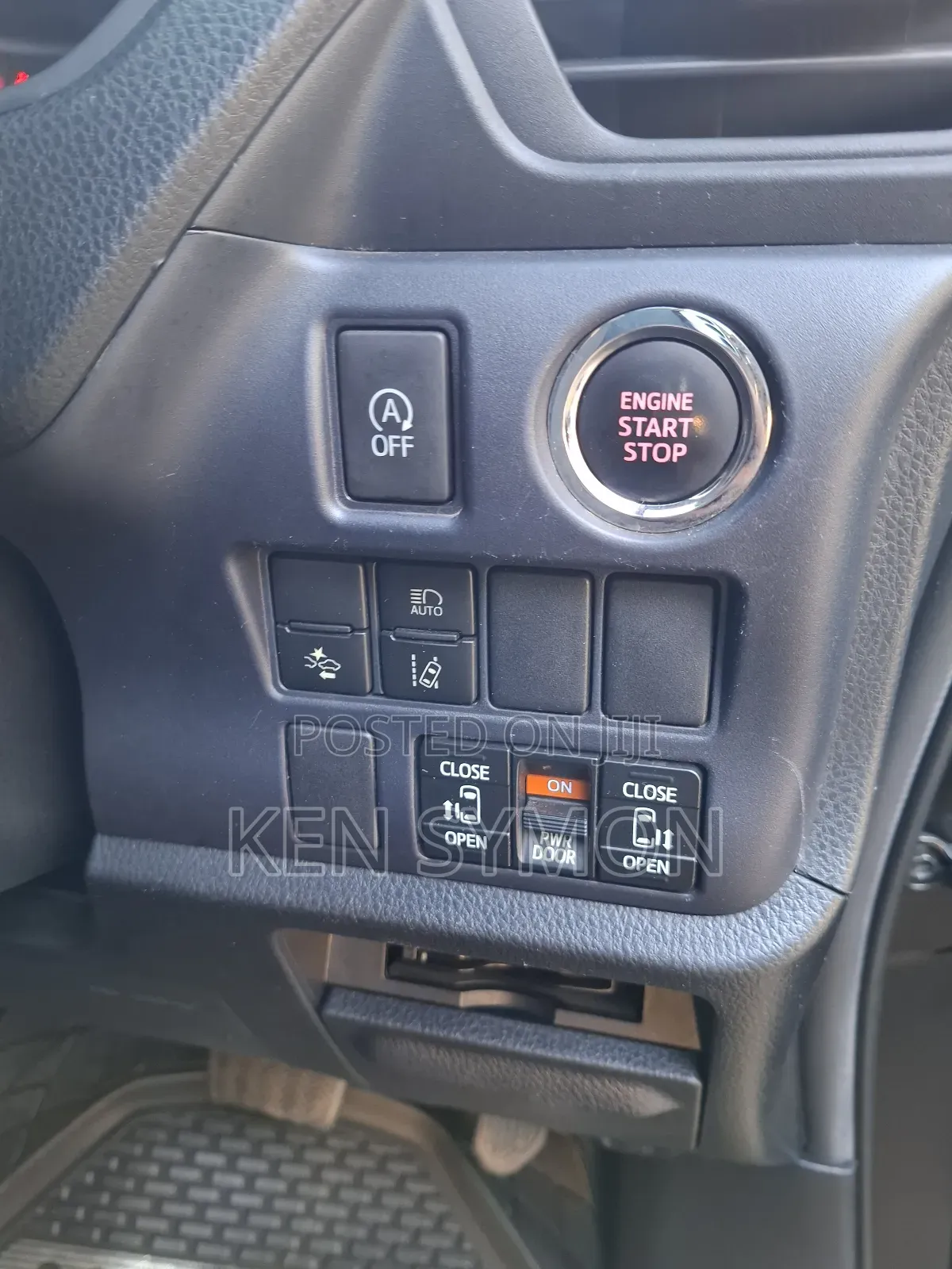 Toyota Noah 2.0 FWD (8 Seater) 2016 Black