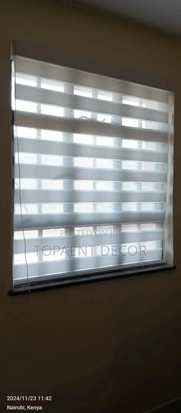 Balanced Lighting For Better Working Environment Horizontal Blinds - main view
