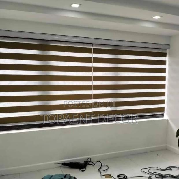 Office Perfection With Elegant Horizontal Window Curtain Blinds - main view