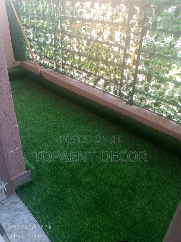 20mm Comfort Under Every Step Artificial Balcony Grass Carpet - main view