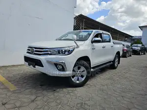 Toyota Hilux Revo Double Cab Deisel 2.4 AWD 2018 Off white