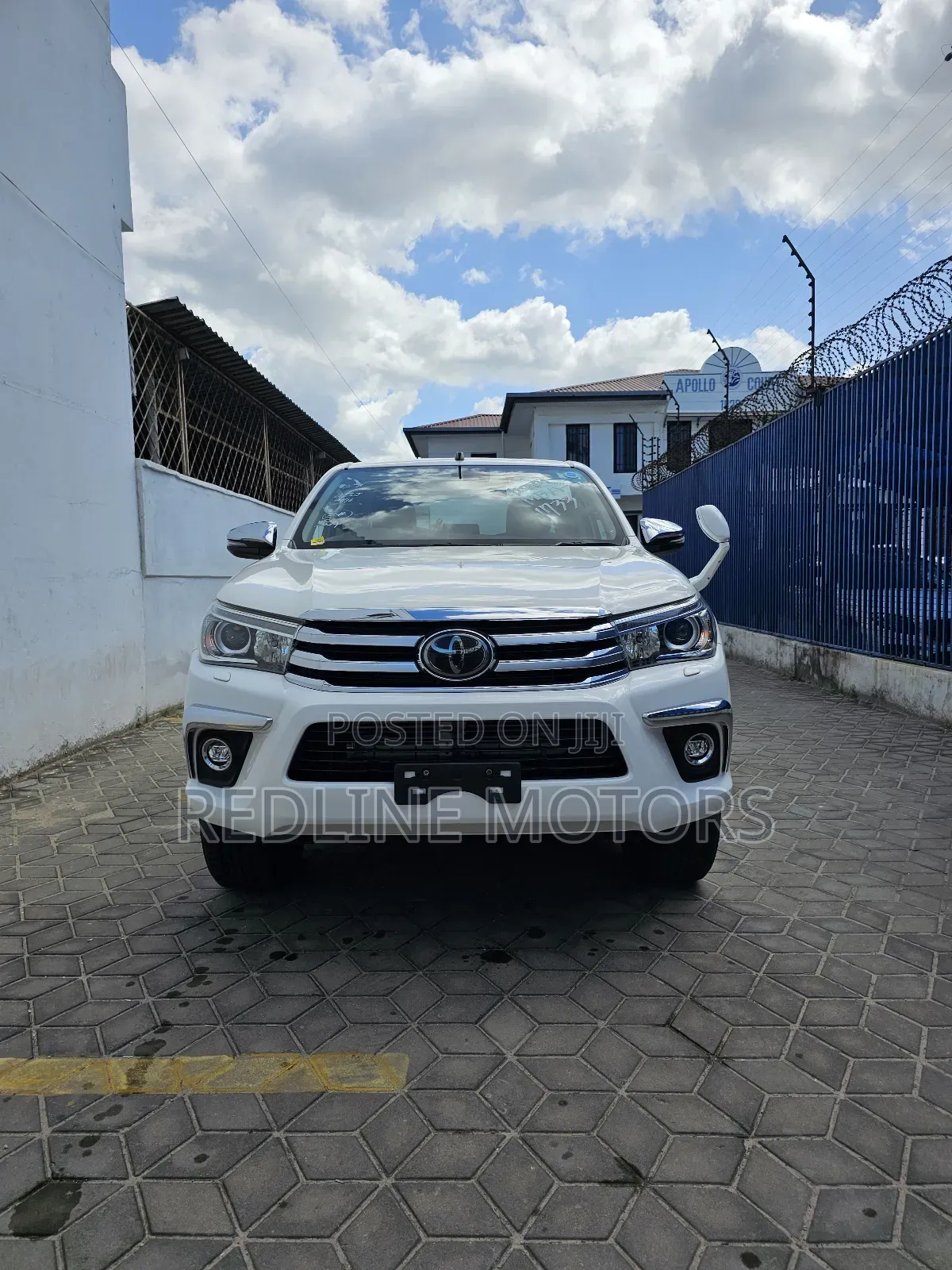 Toyota Hilux Revo Double Cab Deisel 2.4 AWD 2018 Off white