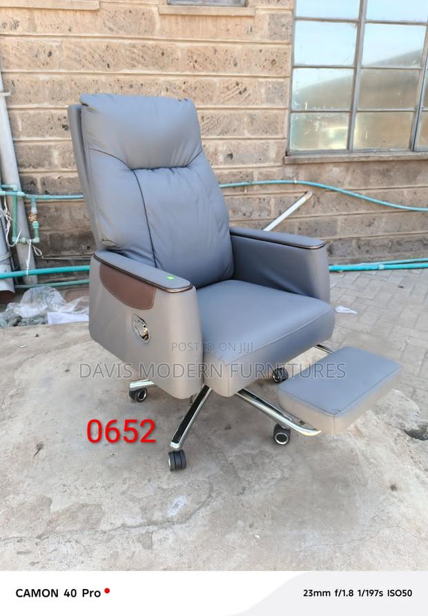 Comfortable Grey Executive Chair With Extendable Footrest