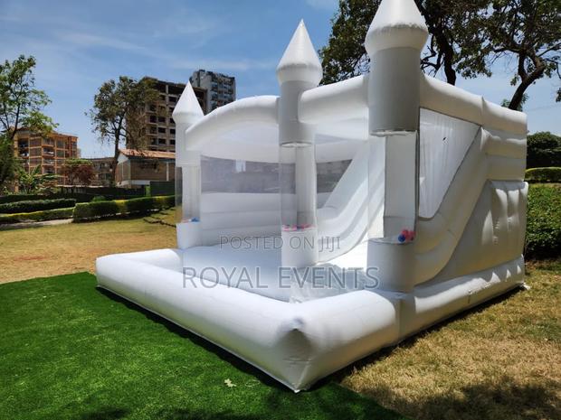 White Theme Bouncing Castle - thumbnail 4