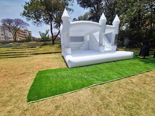 White Theme Bouncing Castle - thumbnail 5