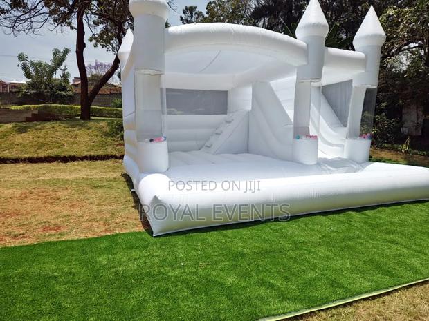 White Theme Bouncing Castle - thumbnail 6