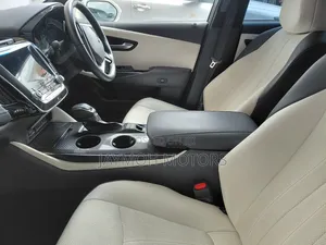 Toyota Crown 2019 Pearl