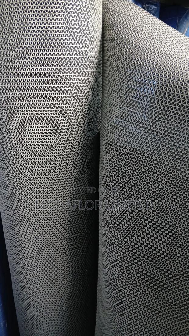 Anti-Slip S Mat for Wet High-Risk Areas