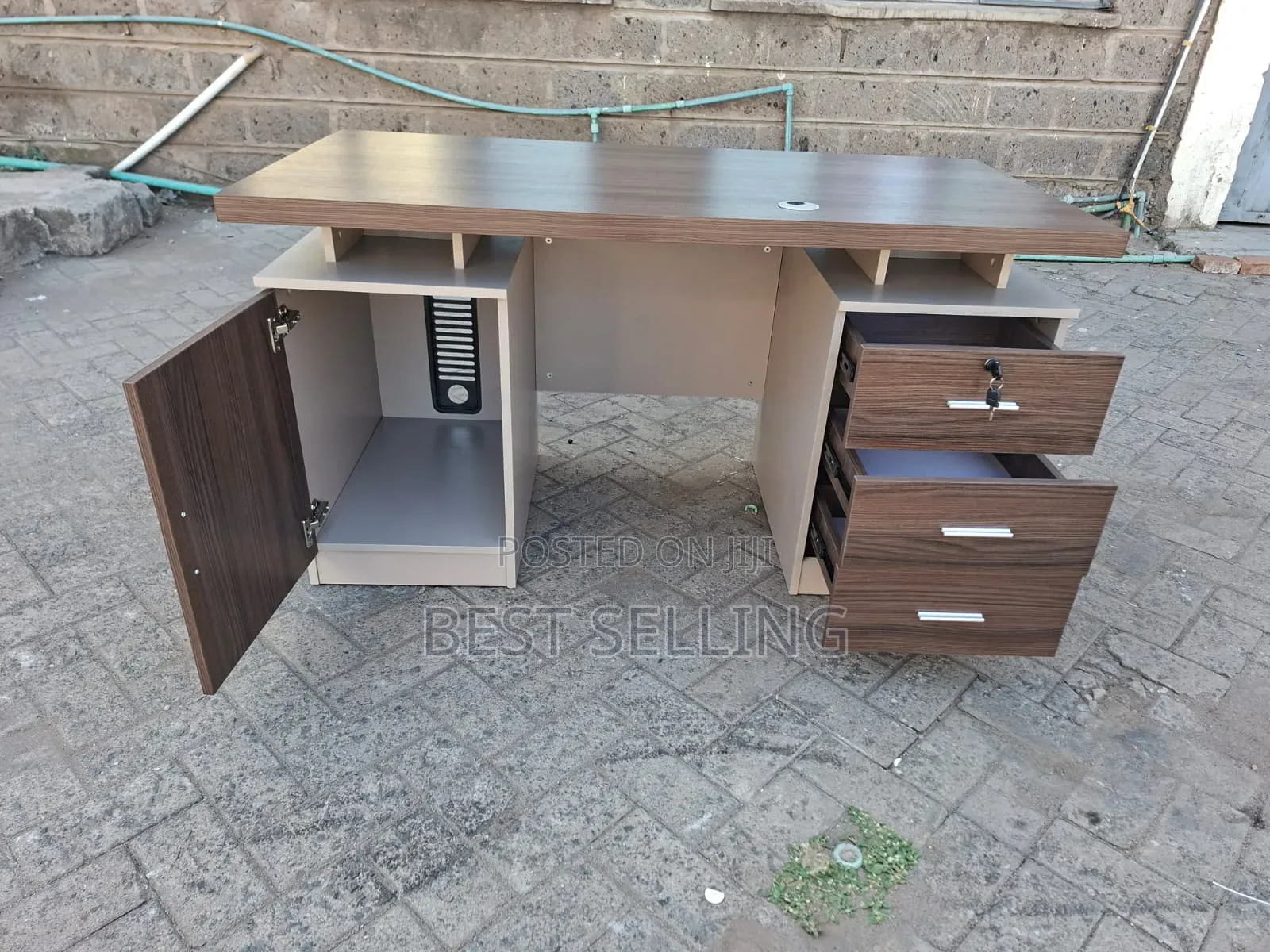Opened Advanced Office Desk 1.4 Meters