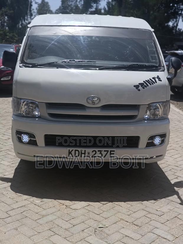 Toyota HiAce 2010 White