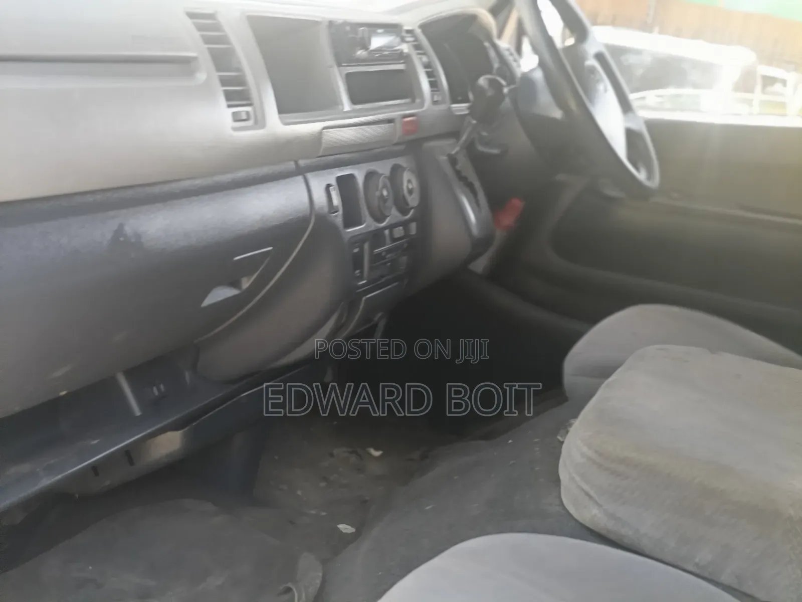 Toyota HiAce 2010 White