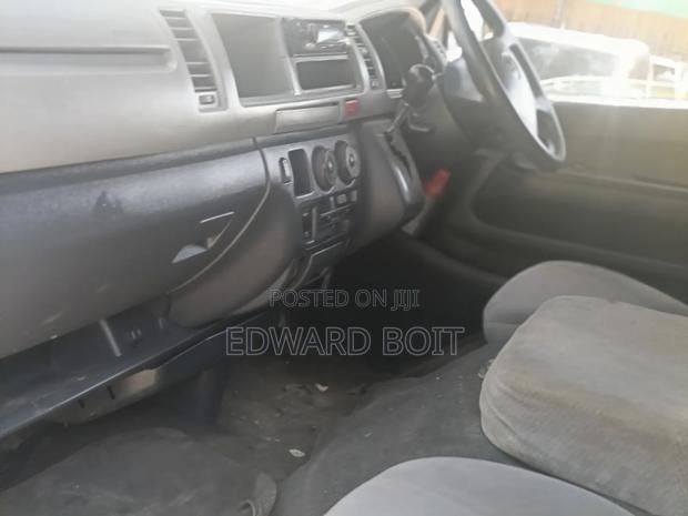 Toyota HiAce 2010 White - thumbnail 3