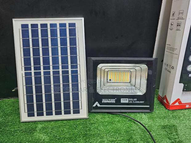 100 Watts Solar Floodlight Complete With Mounting Bracket - main view