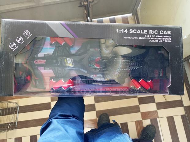 Rechargeable Remote Control Stunt Car - thumbnail 4