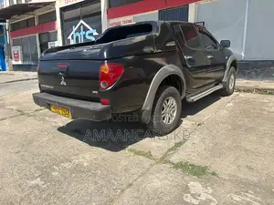 Mitsubishi L200 2013 Black