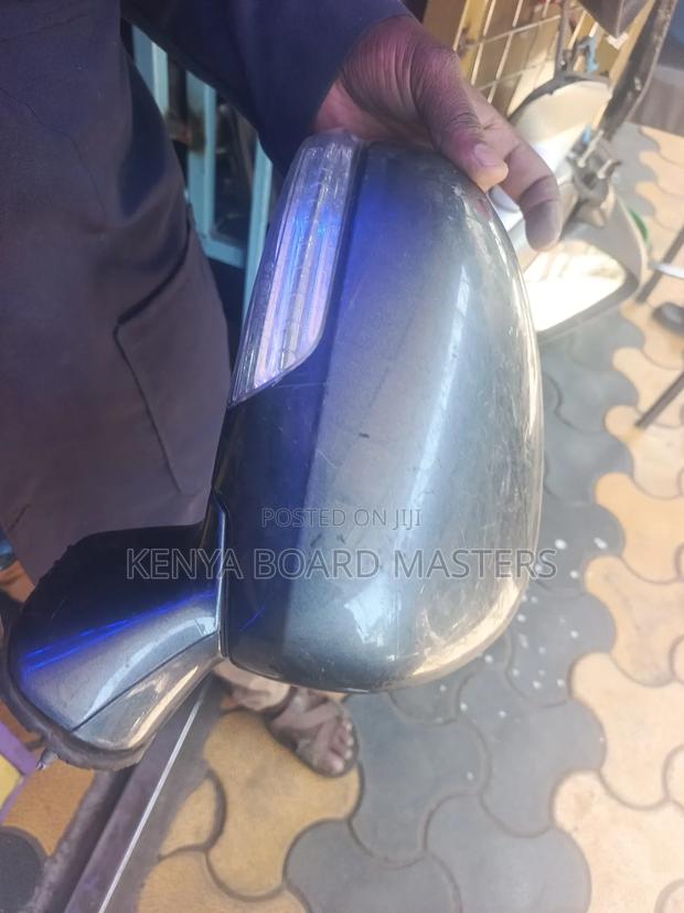 Toyota Avensis Side Mirrors Available - main view