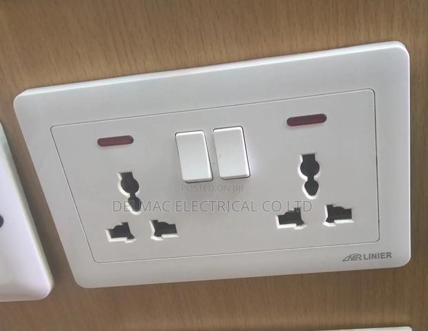 Universal Twin Socket