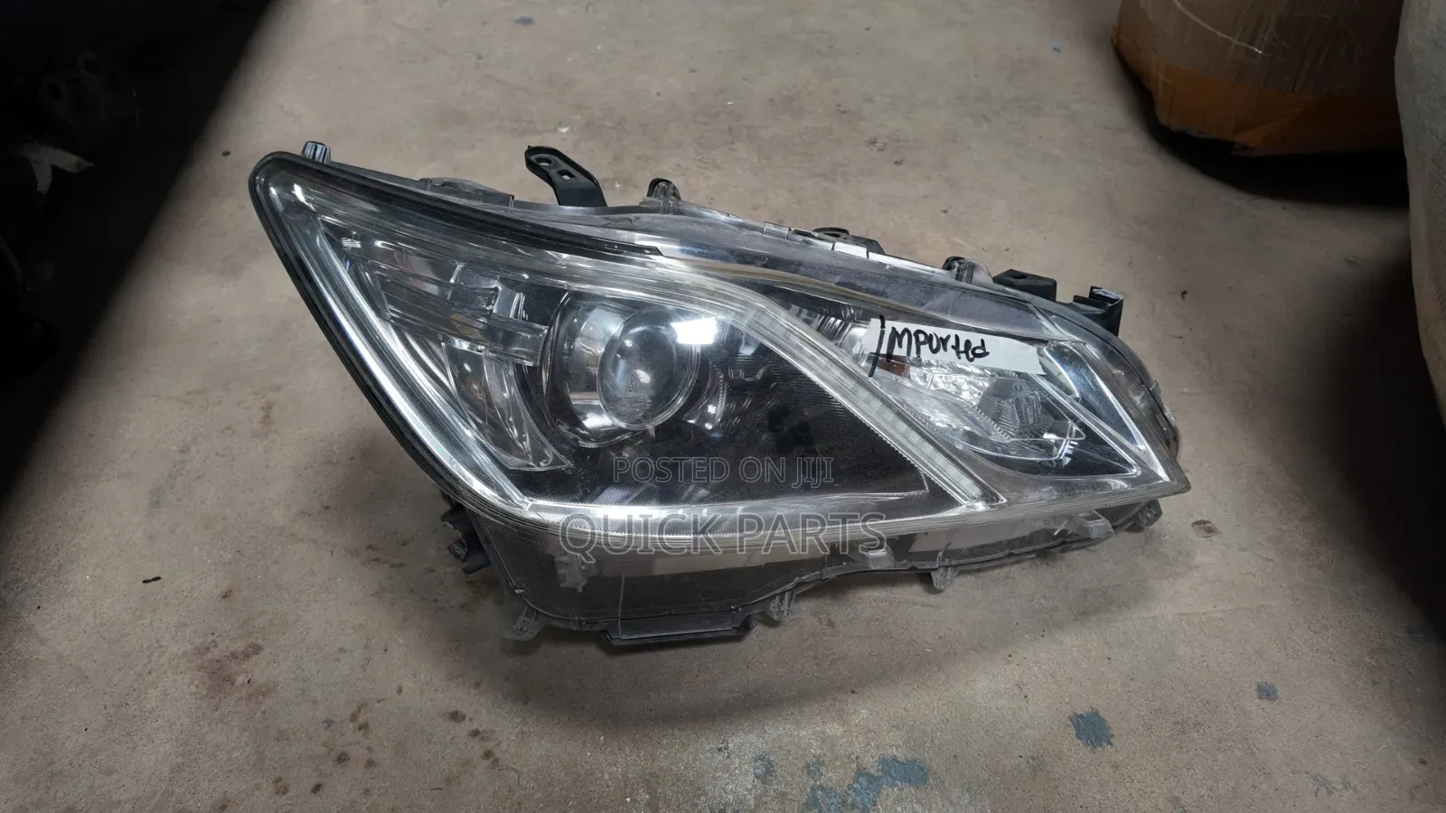 Toyota Crown Aws210 RHS Headlight