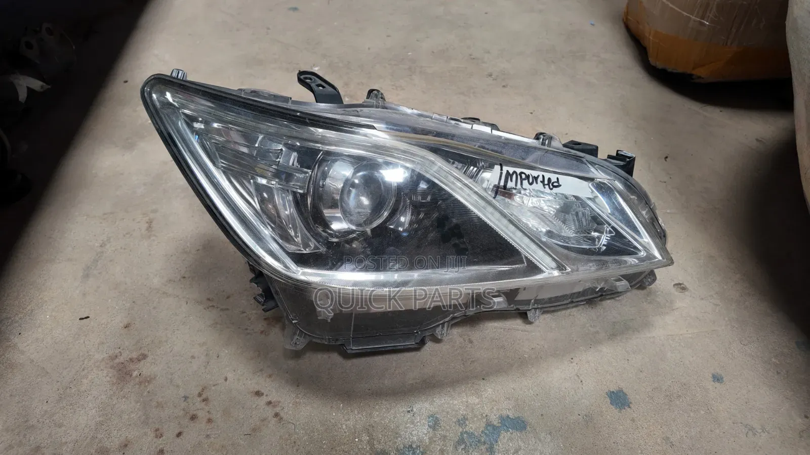 Toyota Crown Aws210 RHS Headlight