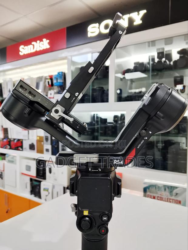 Dji Rs 4 Gimbal Stabilizer Combo(With Tripod, Support and Rings? - thumbnail 2