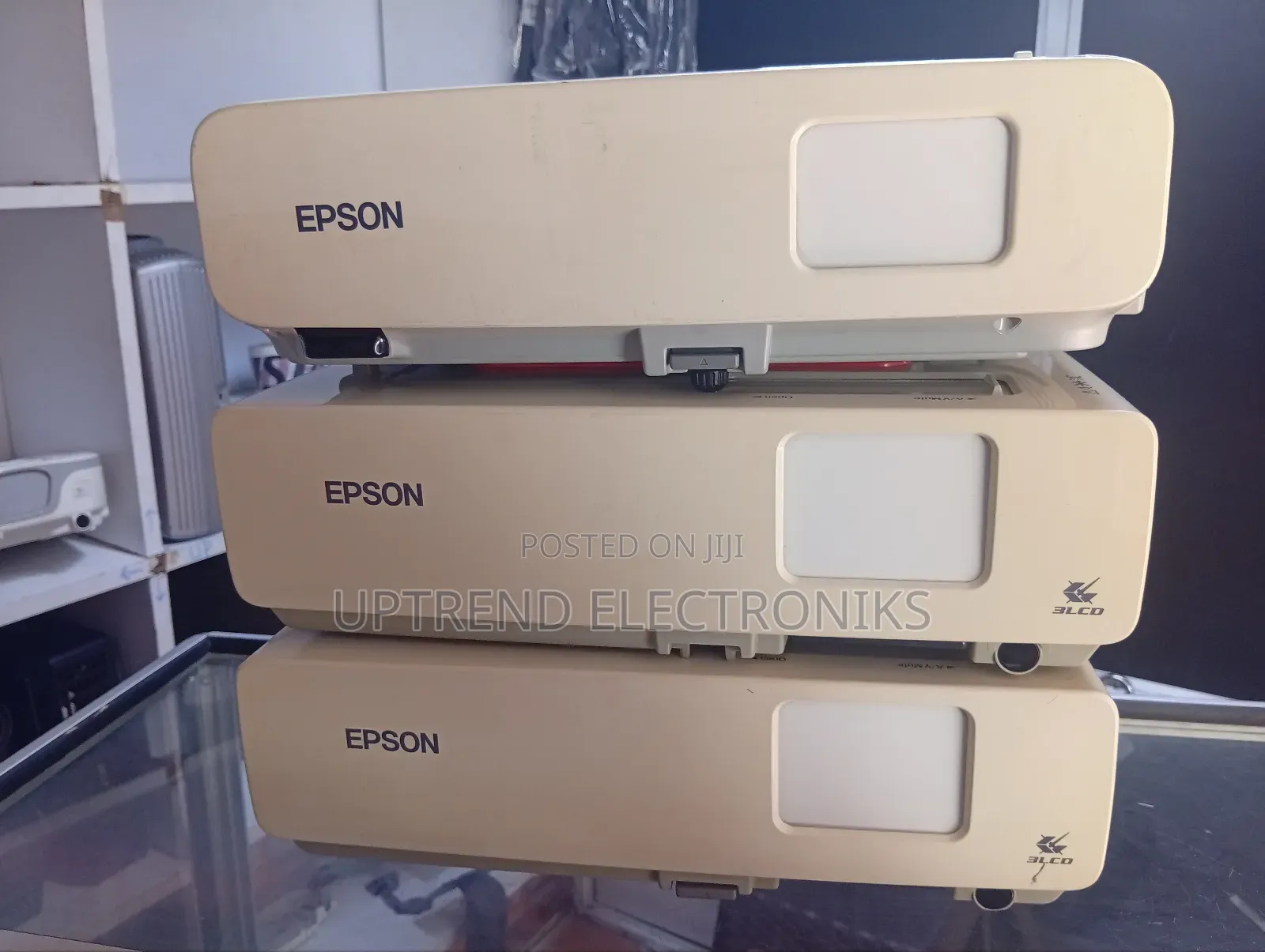 Professional Epson Projector With Vga – Perfect for Work School