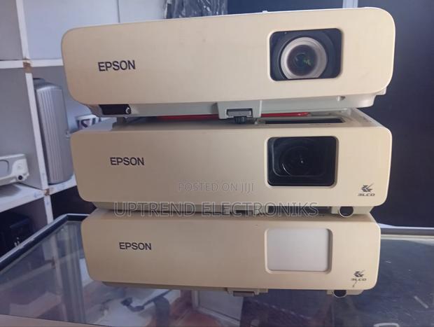 Epson Vga Projector – Clear, Bright Reliable Display - main view