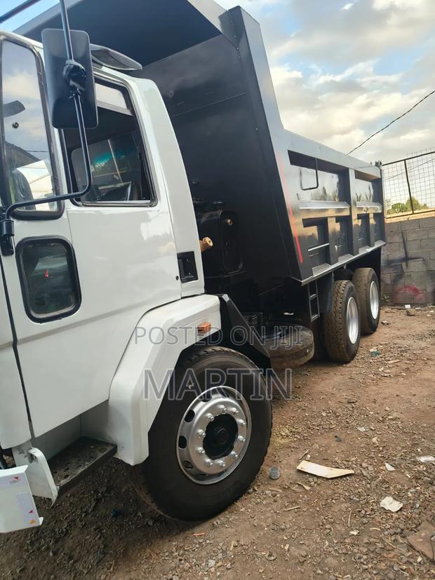 Ashok Tipper 2020 White - thumbnail 5