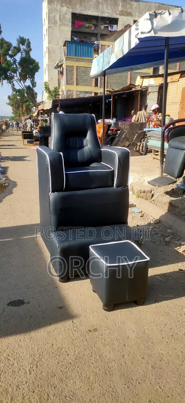 1 Seater Pedicure Couch - thumbnail 2