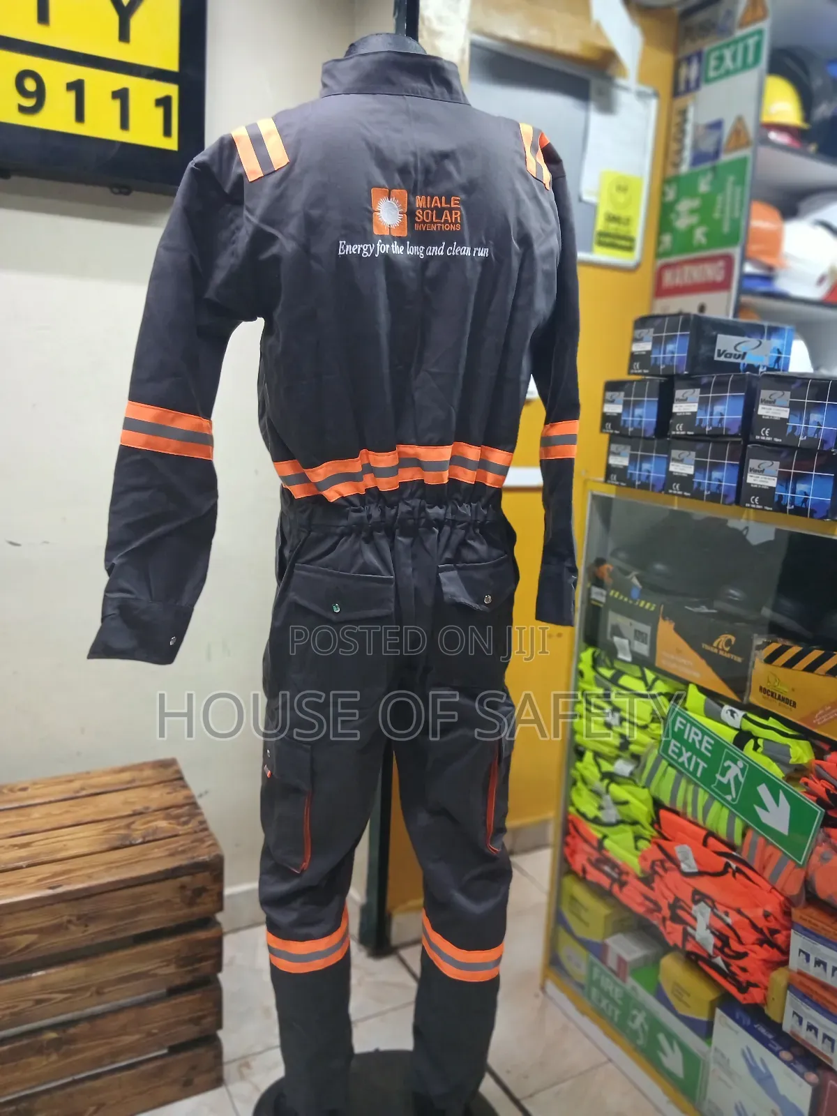Smooth Pockets That Don't Gape in an Overall