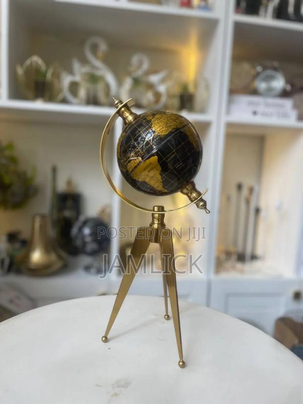 Tripod Globe Decor –Gh