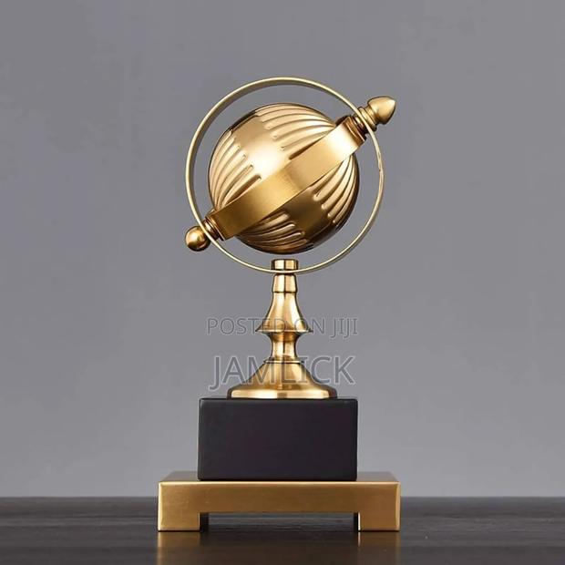 Metal Globe Décor –Gh