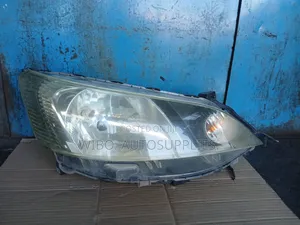 Nissan Vannete Nv 200 Headlight.