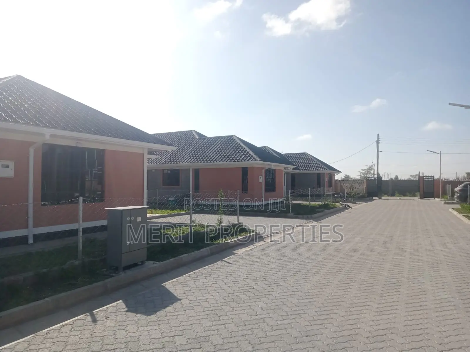 3 Bedroom Bungalow With a DSQ for Sale in Katani