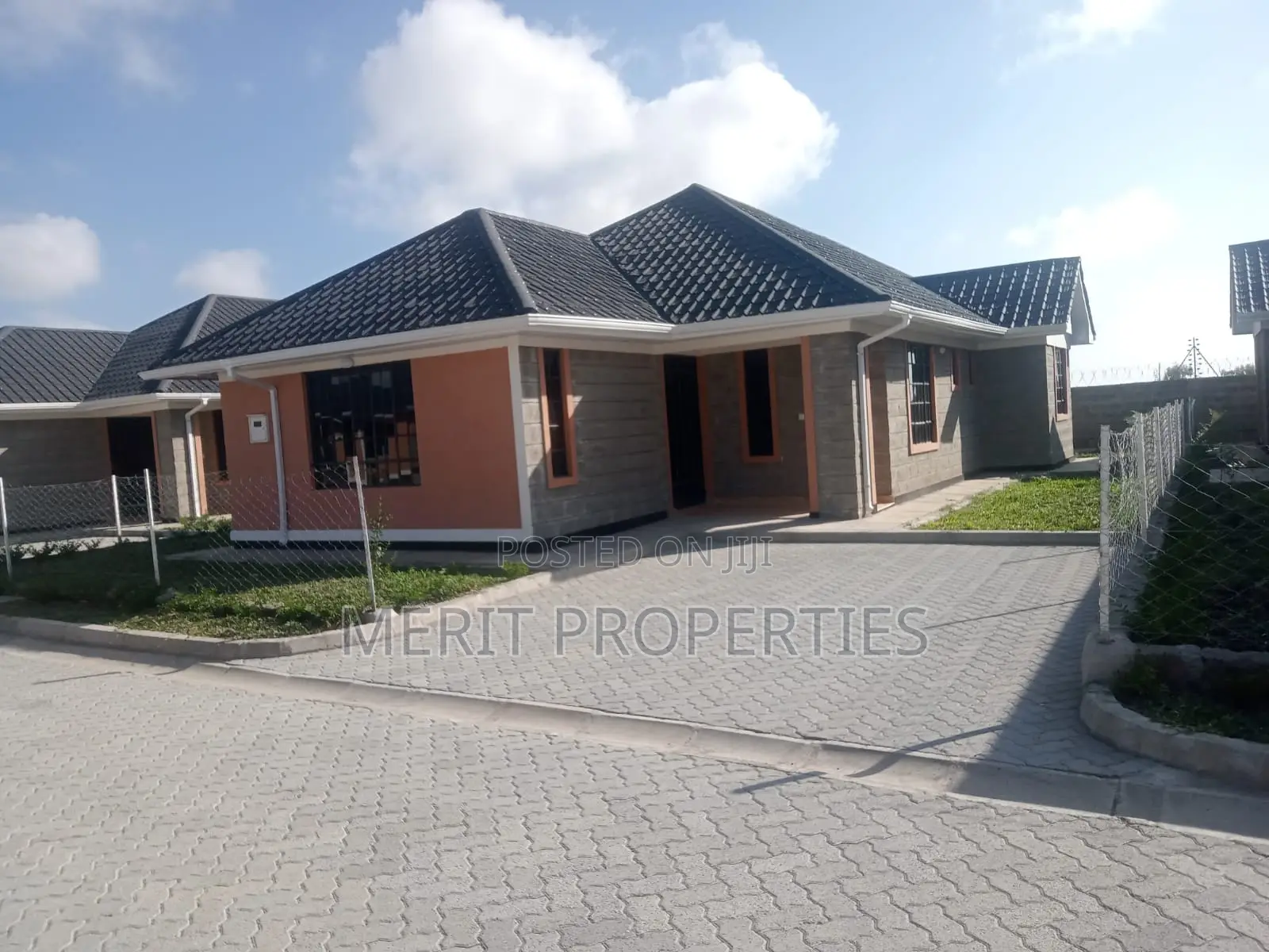 3 Bedroom Bungalow With a DSQ for Sale in Katani