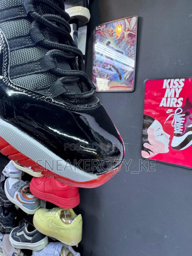 Jordan 11 Thunder Red - thumbnail 5