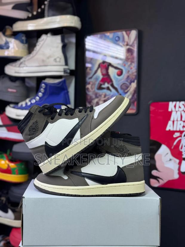 Jordan 1 Cactus Jack High Tops - thumbnail 2