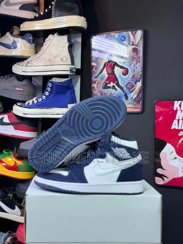 Jordan 1 Mid Night Navy High Tops
