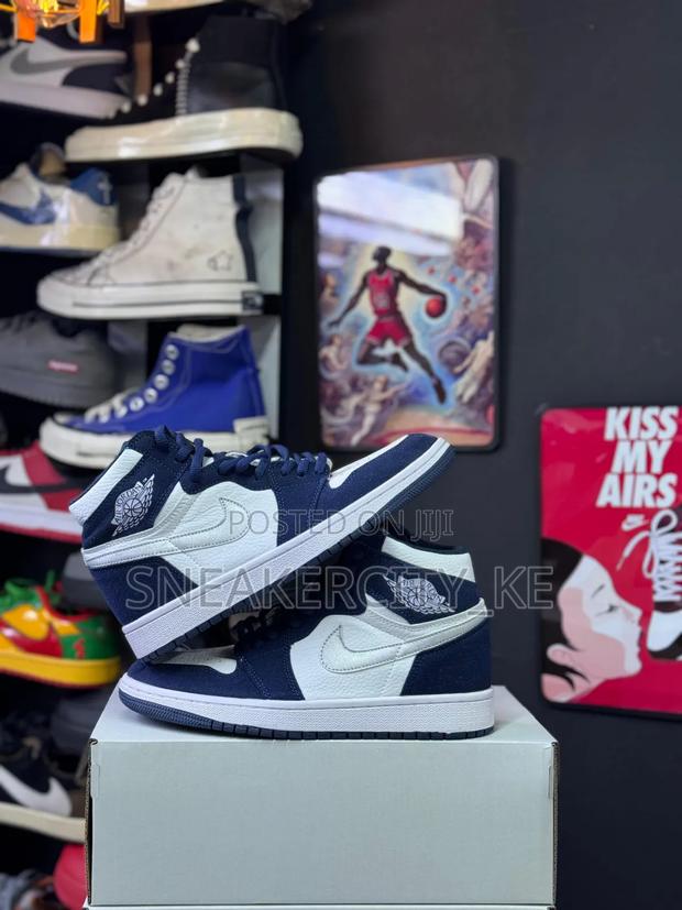 Jordan 1 Mid Night Navy High Tops - thumbnail 4