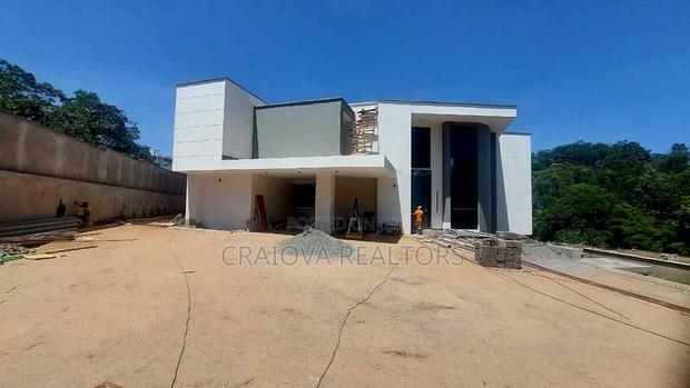 5bdrm Villa in Nyari for sale